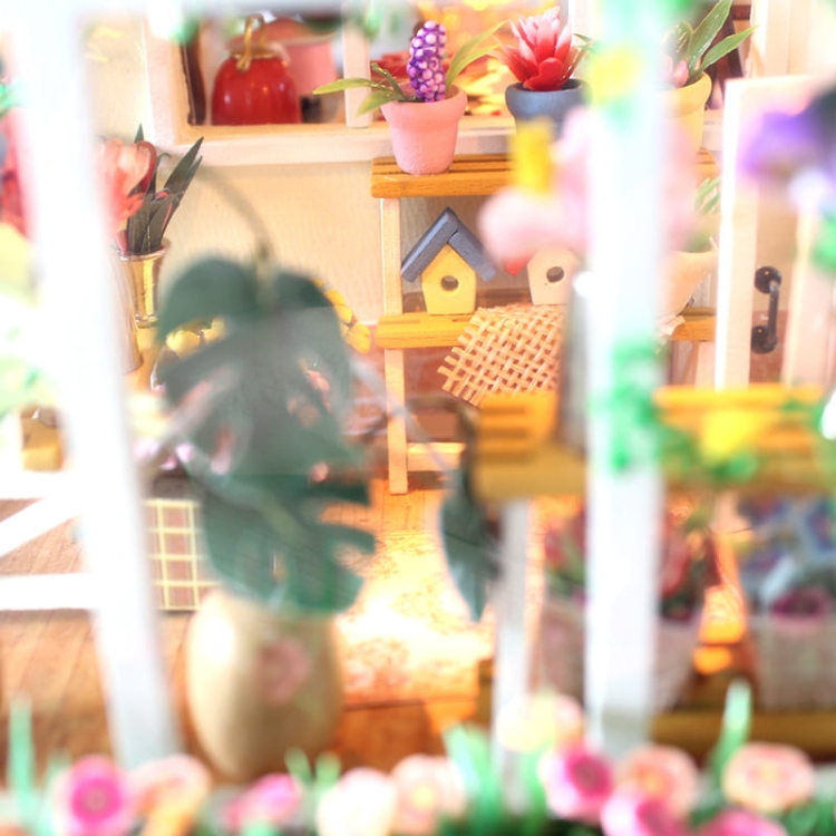 Miniaturowy domek Willa w kwiatach