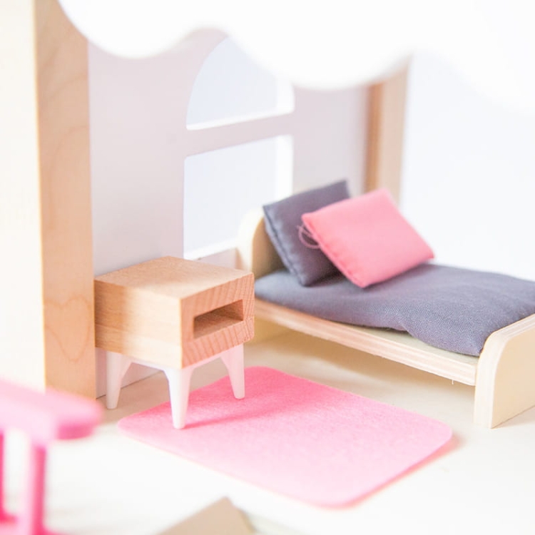 Domek drewniany dla lalek