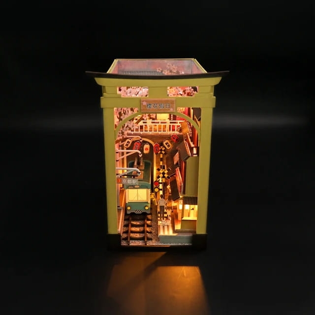 Miniaturowy domek Book Nook - Podróż na Hanami