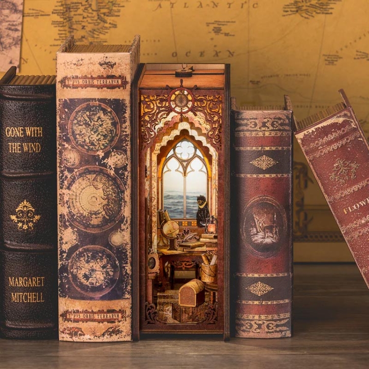Miniaturowy domek Book Nook - Wyprawa Kolumba