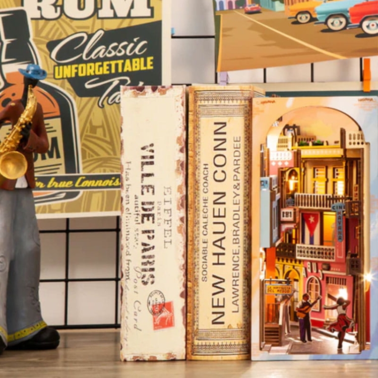 Miniaturowy domek Book Nook - Spacer po Havanie