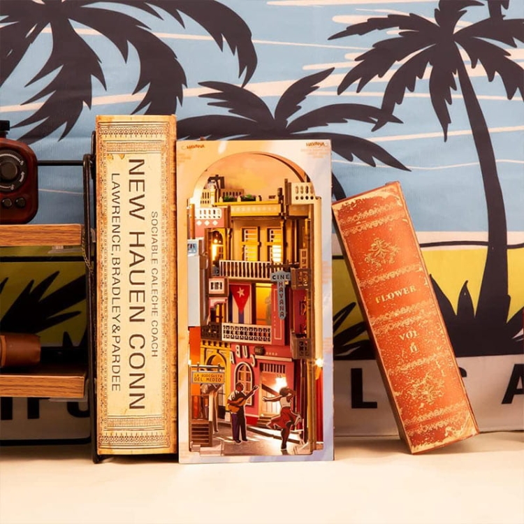 Miniaturowy domek Book Nook - Spacer po Havanie