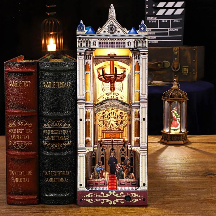 Miniaturowy domek Book Nook - Katedra Notre Dame
