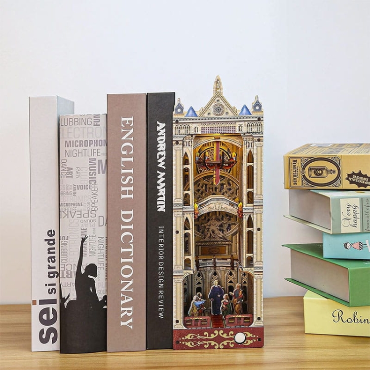 Miniaturowy domek Book Nook - Katedra Notre Dame