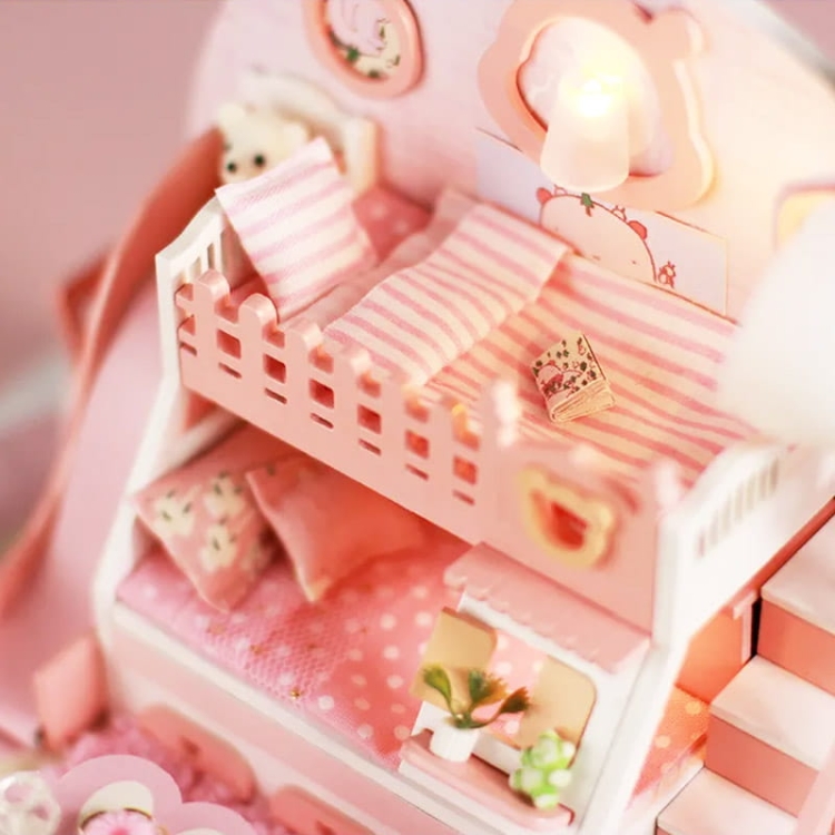 Miniaturowy domek - Różowy miś*