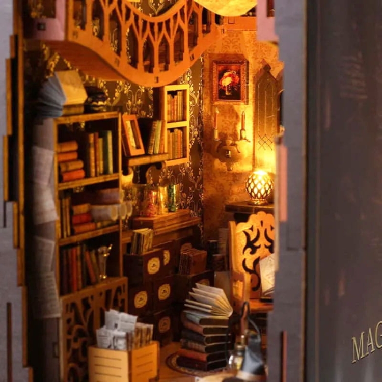 Miniaturowy domek Book Nook - Tajemnicza biblioteka