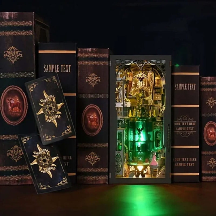 Miniaturowy domek Book Nook - Karty tarota