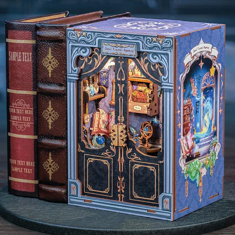 Miniaturowy domek mini Book Nook - Podróż w czasie* - CuteBee