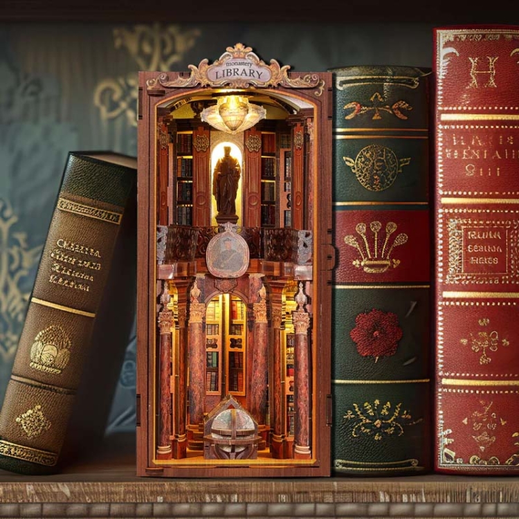 Miniaturowy domek Book Nook - Tajemne Księgi Zakonu
