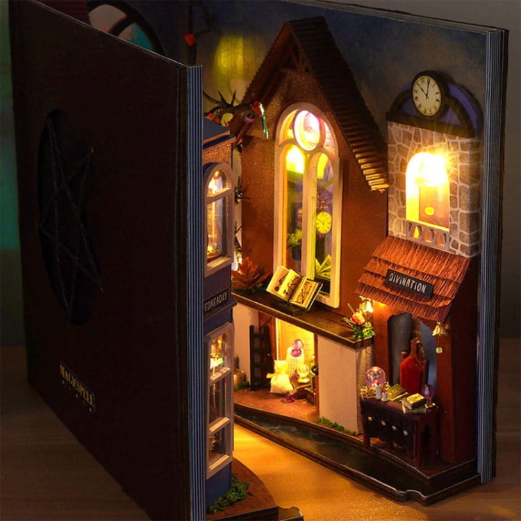 Miniaturowy domek Book Nook - Tajemna uliczka