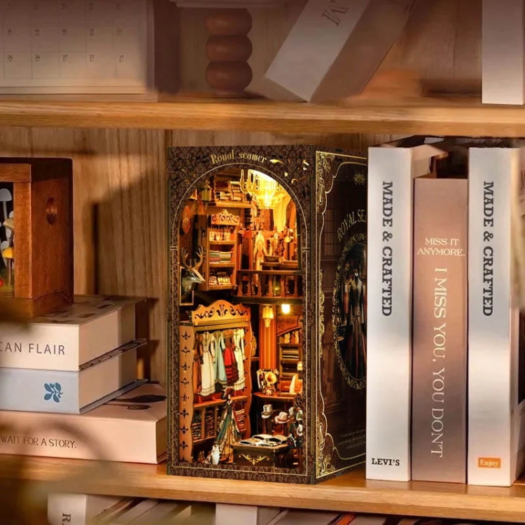 Miniaturowy domek Book Nook - Królewski krawiec