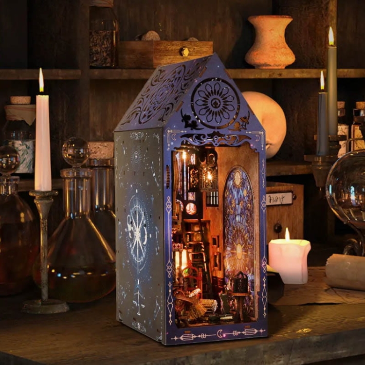 Miniaturowy domek Book Nook - Instytut wróżbiarstwa