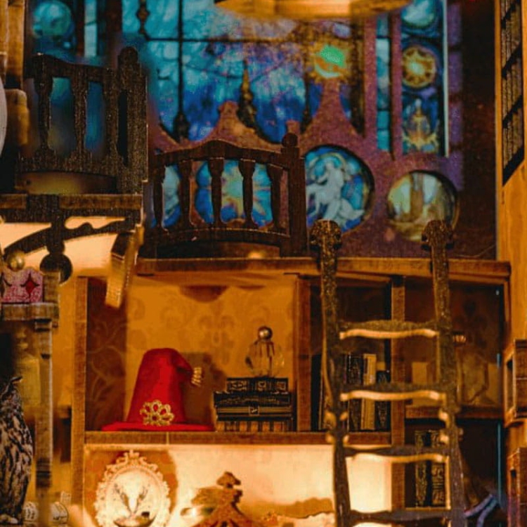 Miniaturowy domek Book Nook - Instytut wróżbiarstwa