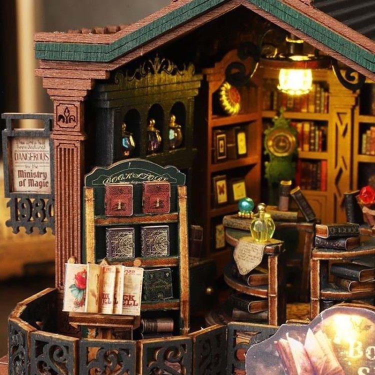 Miniaturowy domek - Księgi magnetycznego zmierzchu