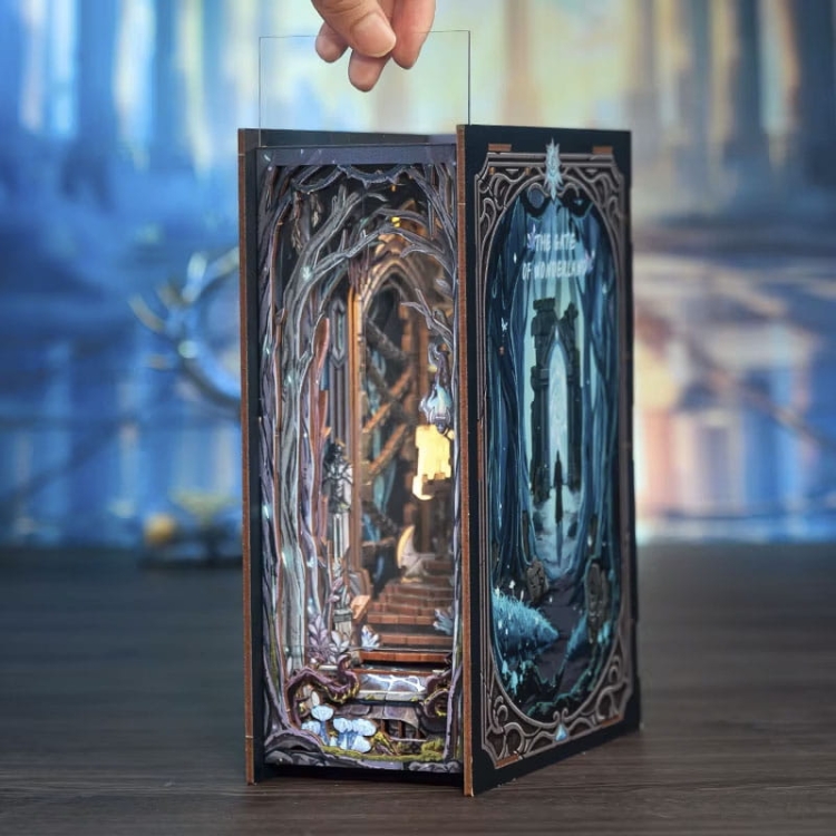 Miniaturowy domek Book Nook - Wrota magii