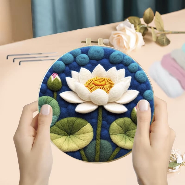 Lotosy - haftowanie (filcowanie) wełną czesankową