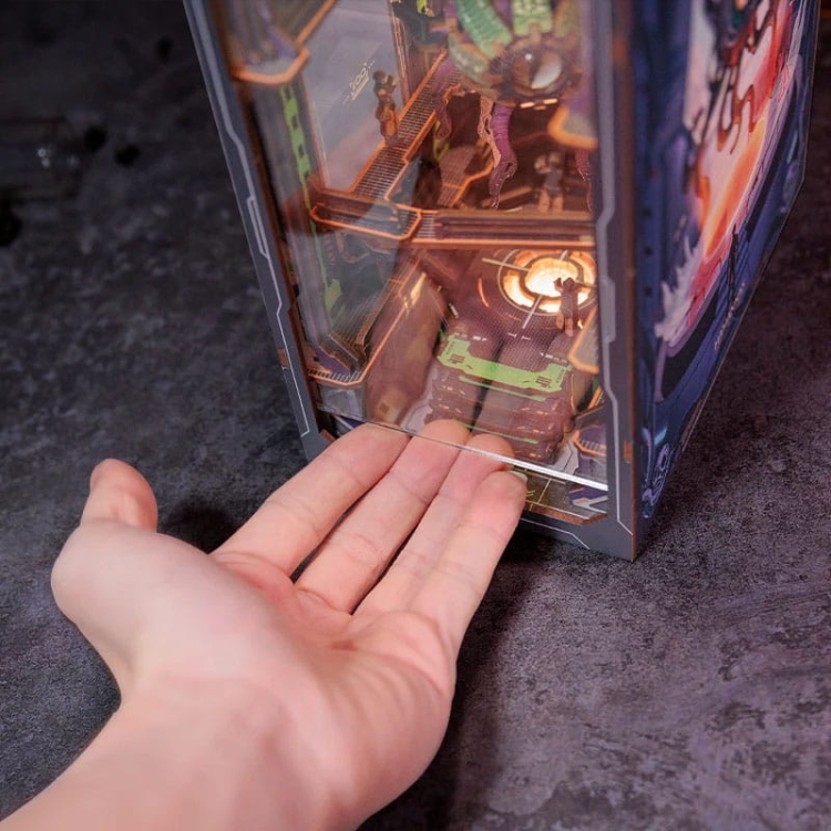 Miniaturowy domek Book Nook - Boskie oko