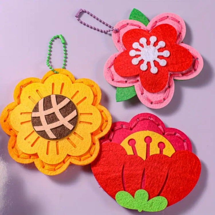 Kwiaty - filcowy zestaw do szycia DIY zawieszki - 9 elementów