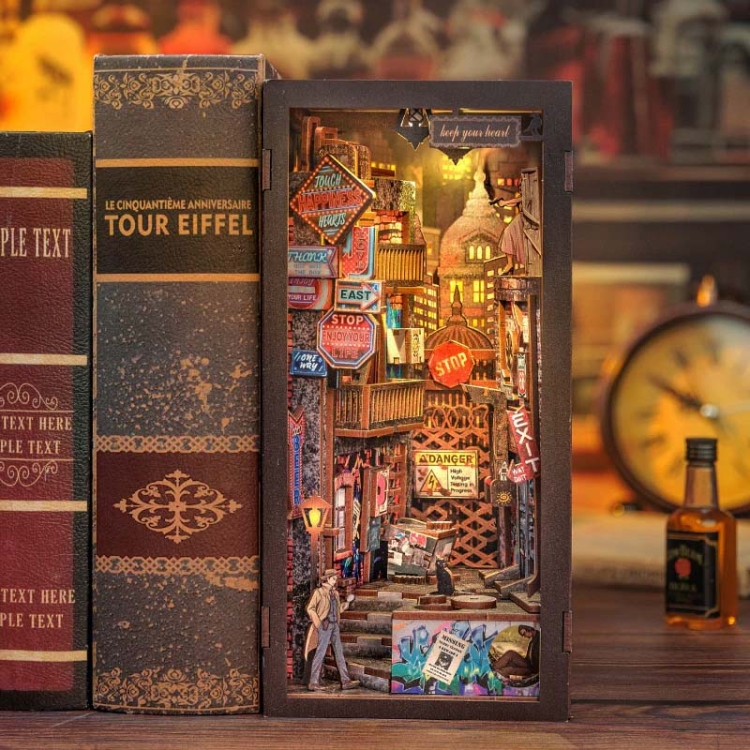 Miniaturowy domek Book Nook - Detektyw Marlow