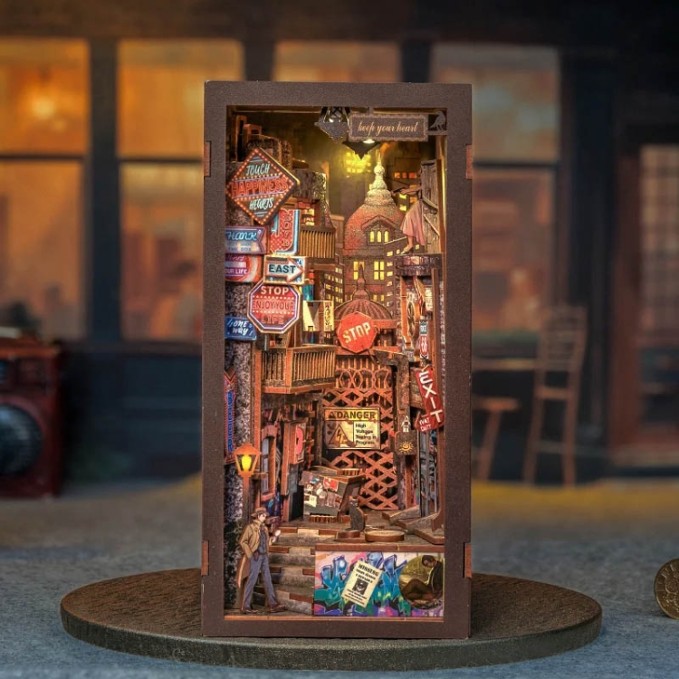 Miniaturowy domek Book Nook - Detektyw Marlow