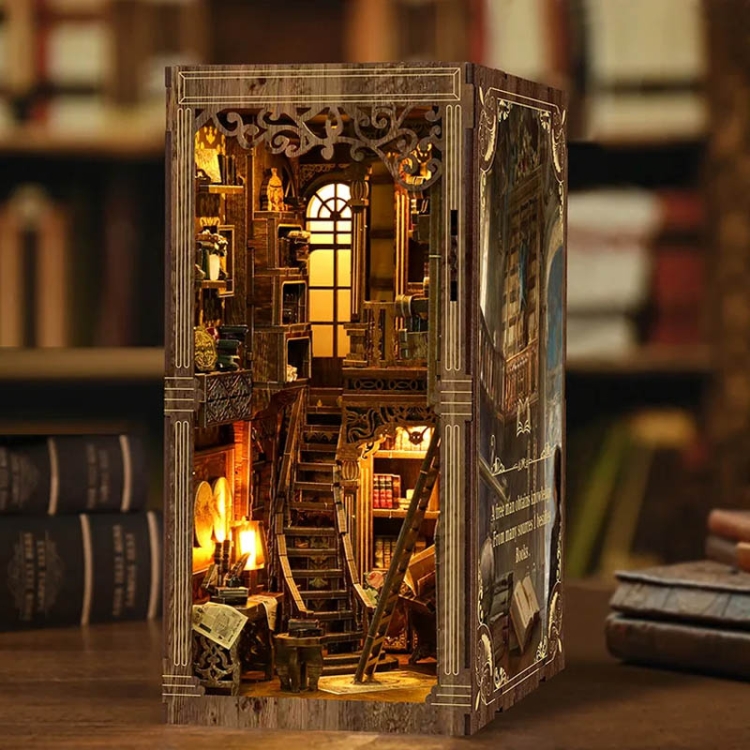 Miniaturowy domek Book Nook - Księga zaklęć ochronnych