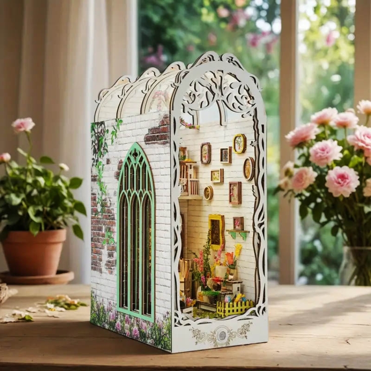 Miniaturowy domek Book Nook - Dolina kwiatów