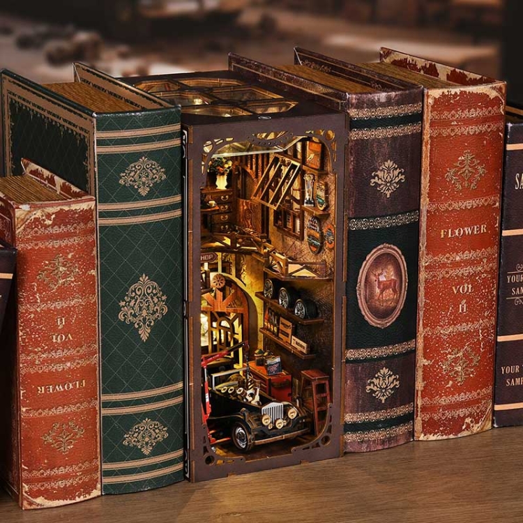 Miniaturowy domek Book Nook - Oldtimer