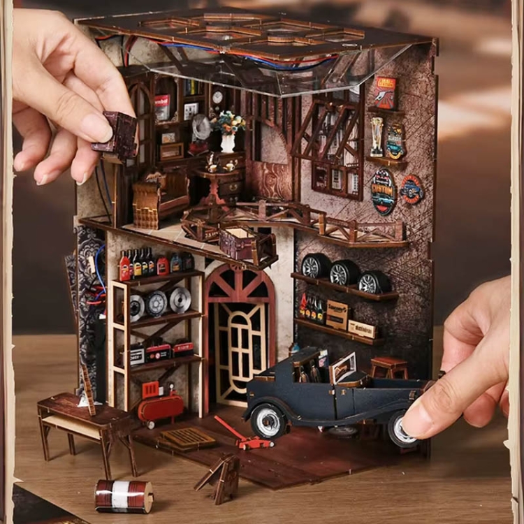 Miniaturowy domek Book Nook - Oldtimer