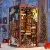 Miniaturowy domek Book Nook - Świąteczna uliczka