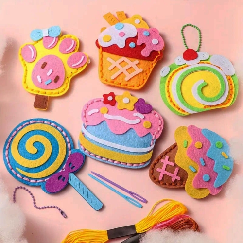 Sweets  - filcowy zestaw do szycia DIY zawieszki - 8 elementów