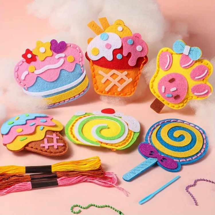 Sweets - filcowy zestaw do szycia DIY zawieszki - 8 elementów