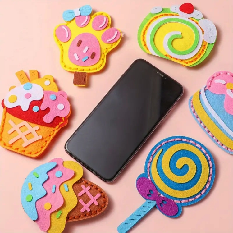 Sweets - filcowy zestaw do szycia DIY zawieszki - 8 elementów