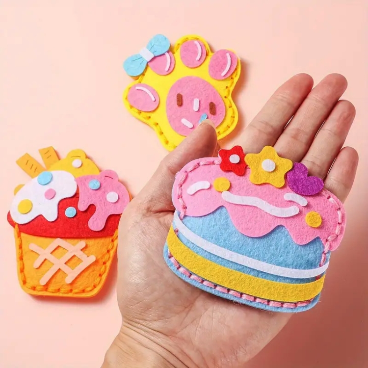 Sweets - filcowy zestaw do szycia DIY zawieszki - 8 elementów