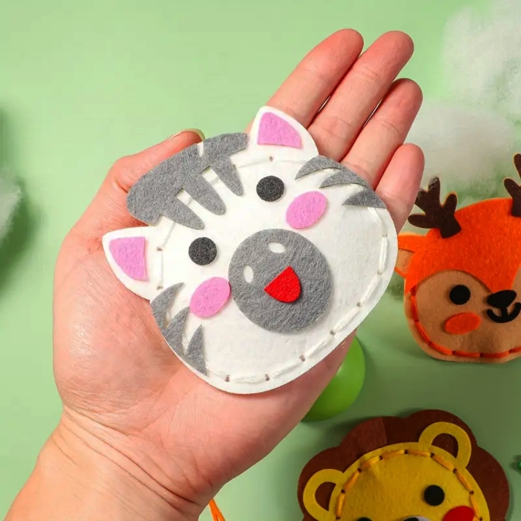 Zwierzęta - filcowy zestaw do szycia DIY zawieszki - 8 elementów