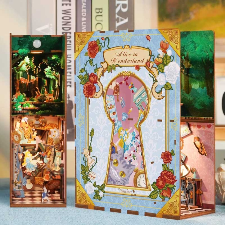 Miniaturowy domek Book Nook - Alicja w Krainie Czarów