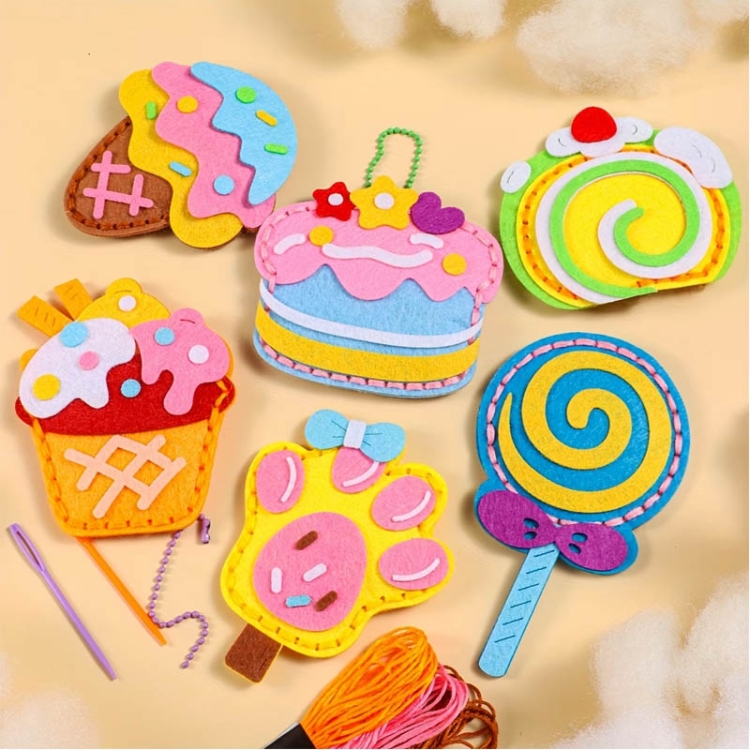 Sweets  - filcowy zestaw do szycia DIY zawieszki - 8 elementów