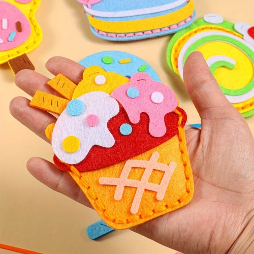 Sweets  - filcowy zestaw do szycia DIY zawieszki - 8 elementów