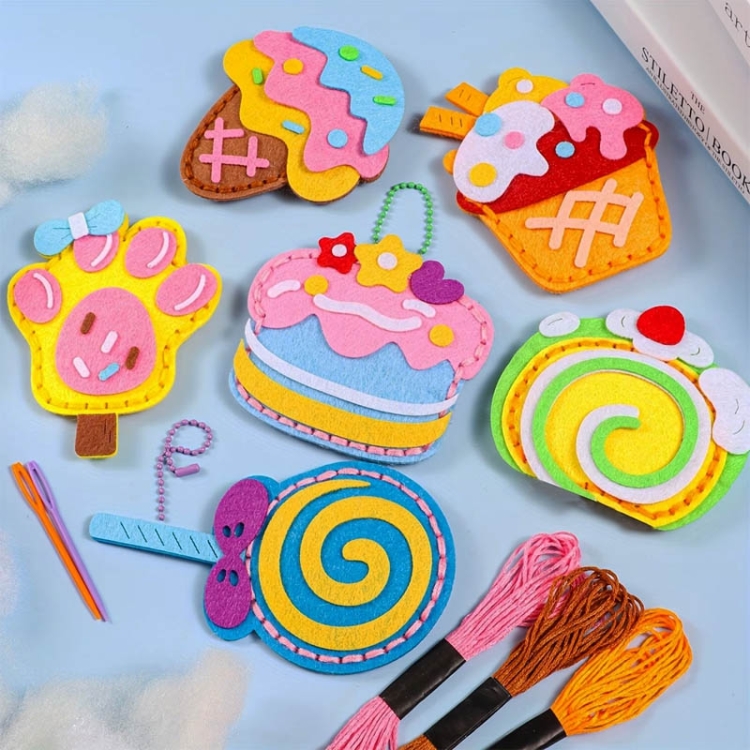 Sweets  - filcowy zestaw do szycia DIY zawieszki - 8 elementów