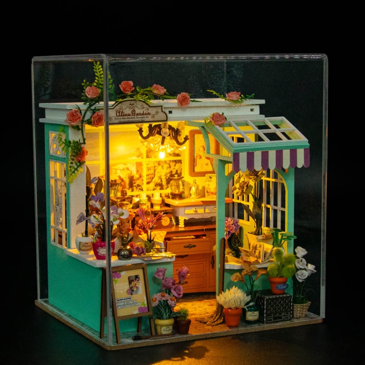 Miniaturowy domek - Na górze róże