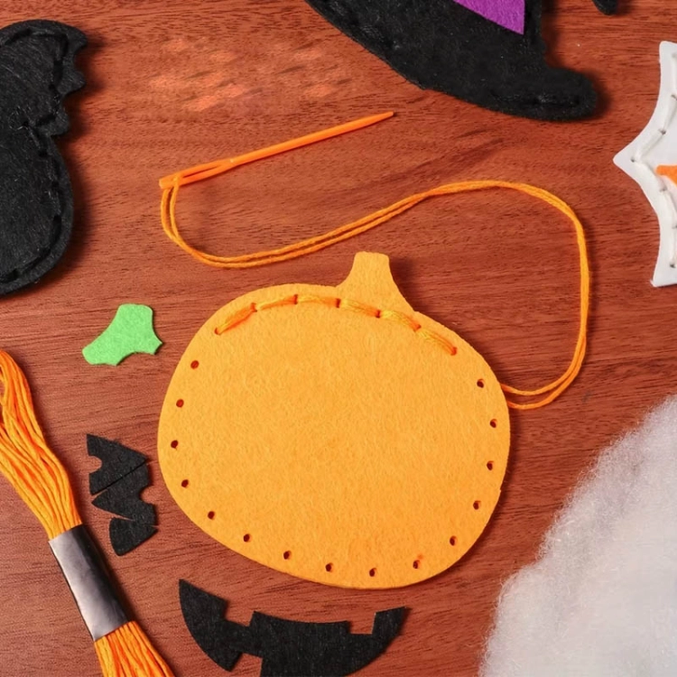 HALLOWEEN - filcowy zestaw do szycia DIY zawieszki - 8 elementów