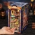 Miniaturowy domek Book Nook - Fiesta po lampionami