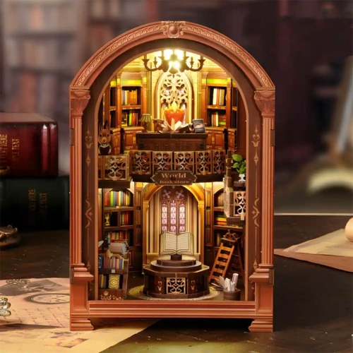 Miniaturowy domek Book Nook - Leśna księgarnia