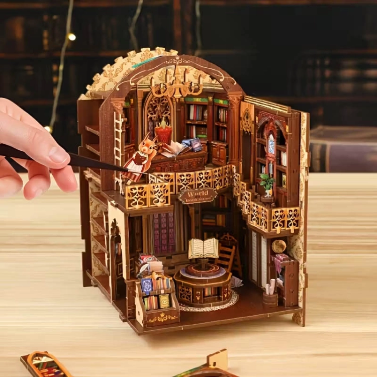 Miniaturowy domek Book Nook - Leśna księgarnia