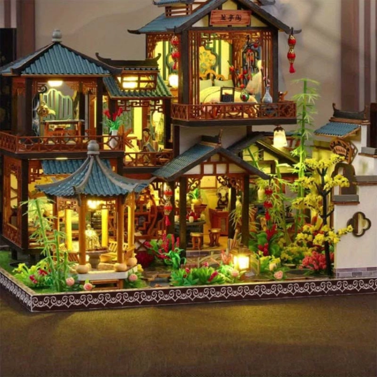 Miniaturowy domek - Sekrety Cesarskiego Ogrodu