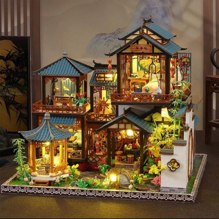 Miniaturowy domek - Sekrety Cesarskiego Ogrodu
