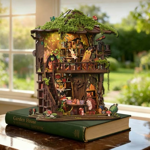 Miniaturowy domek Book Nook - Kroniki Starego Dębu