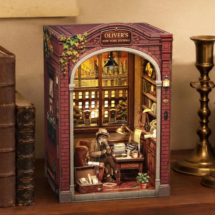 Miniaturowy domek mini Book Nook - Oliver's New York Journal
