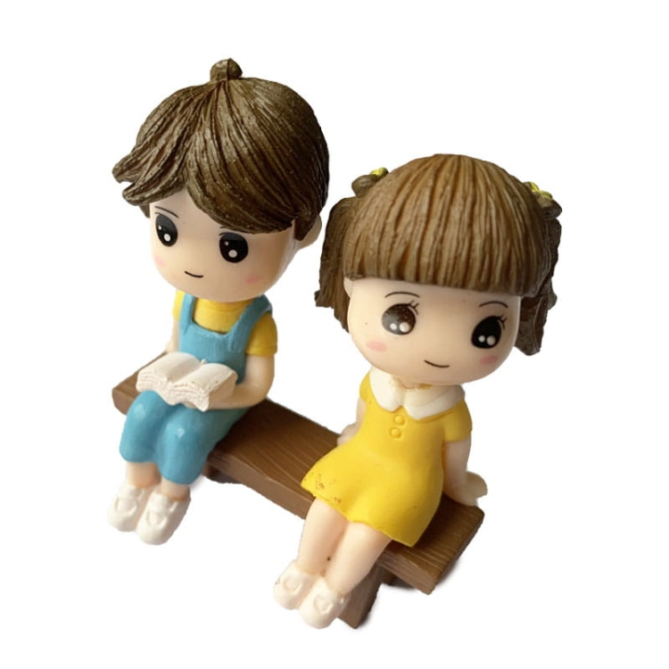 Dziewczynka i chłopiec na ławce z książką.jpg