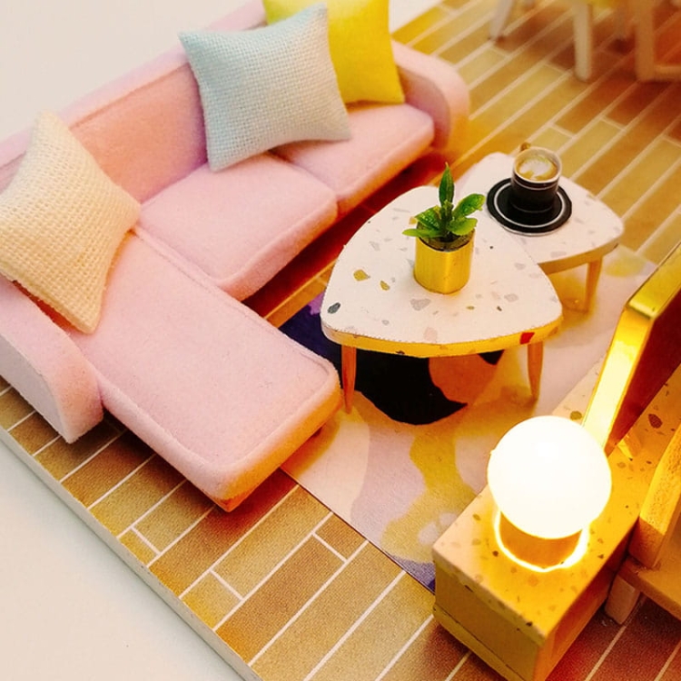 Miniaturowy domek - Śniadanie pod pergolą