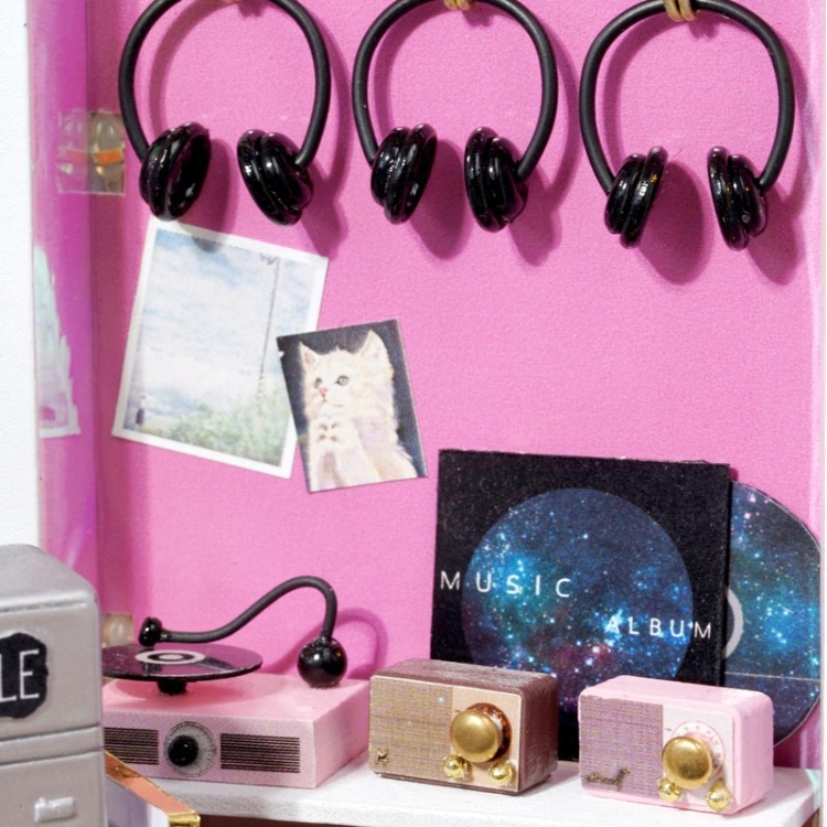 Miniaturowy domek - Książka przy kawie